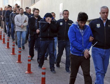 Τουρκία: Το δικαστικό κύκλωμα του Ρ.Τ.Ενρτογάν αρχίζει να μοιράζει «ισόβια» σε... ύποπτους πραξικοπηματίες